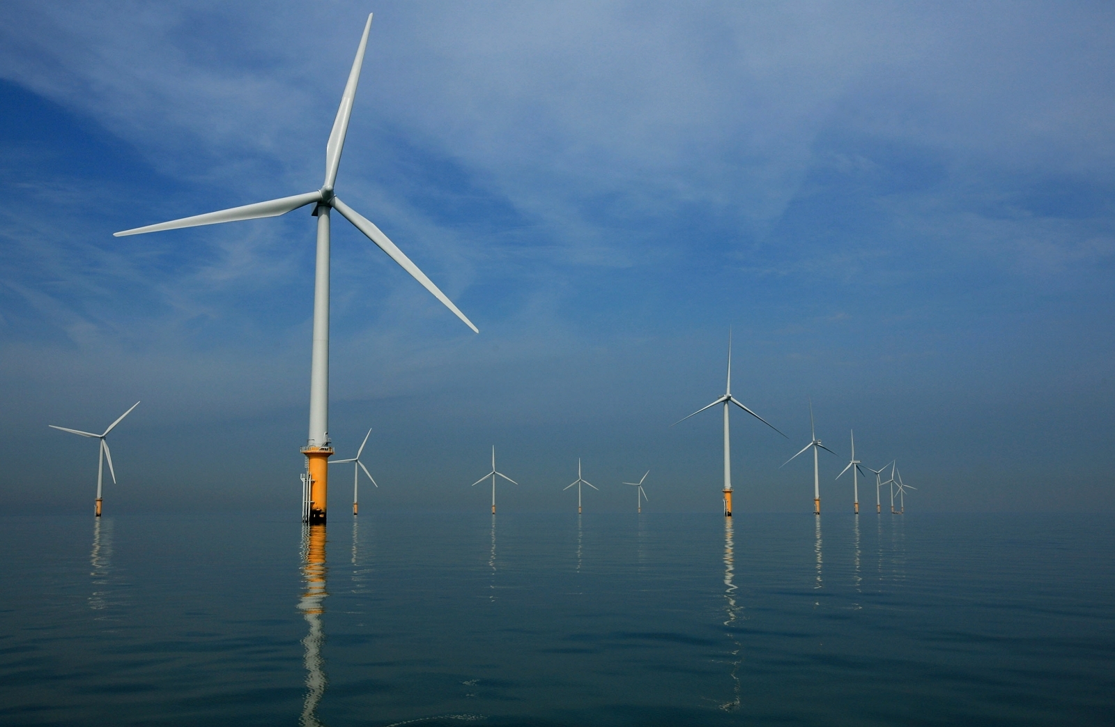 world's first floating offshore wind farm Hywind